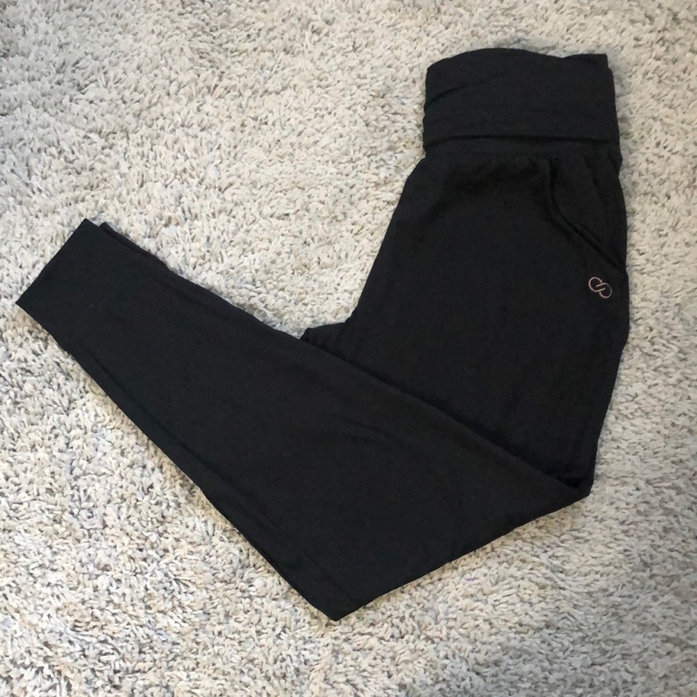 Carrie Underwood jogging pants